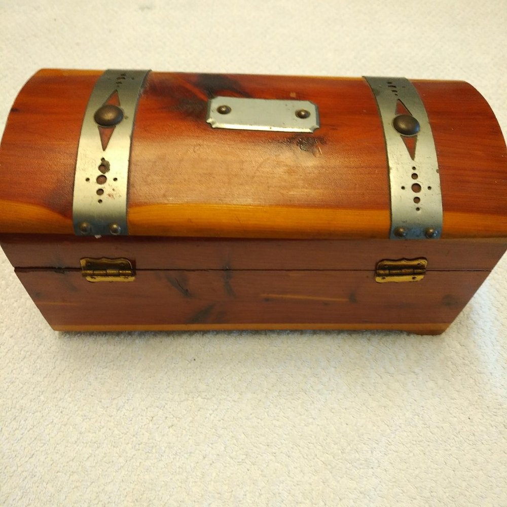 Vintage Cedar Jewelry Chest With Metal Straps - Gem